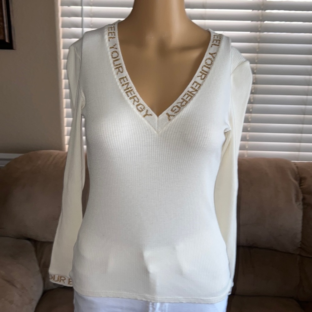 Dolce Boutique Feel Your Energy V-neck